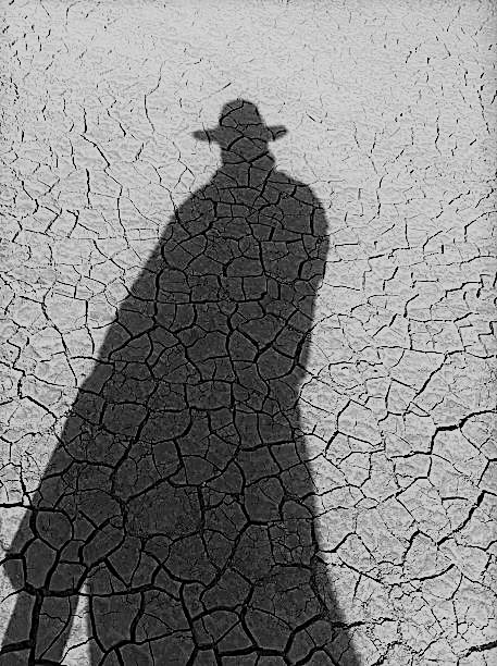 En el desierto, allí donde pasa todo: hace 15 años, igual que ahora, la manzana nunca rodó muy lejos del árbol. (1/2) Los muertos en vida.