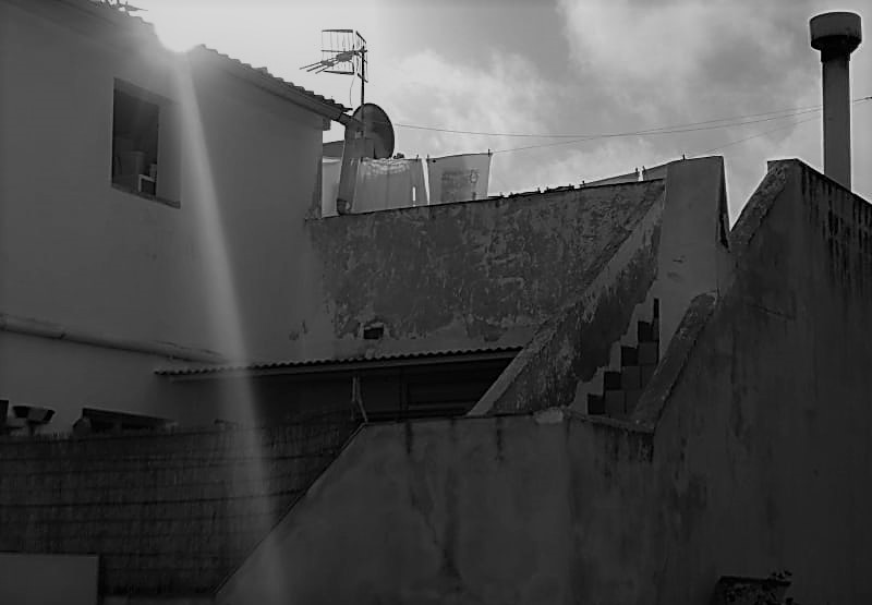 Capturé un haz de luz: Hazme reír con tu brillante iluminación. Apagón.