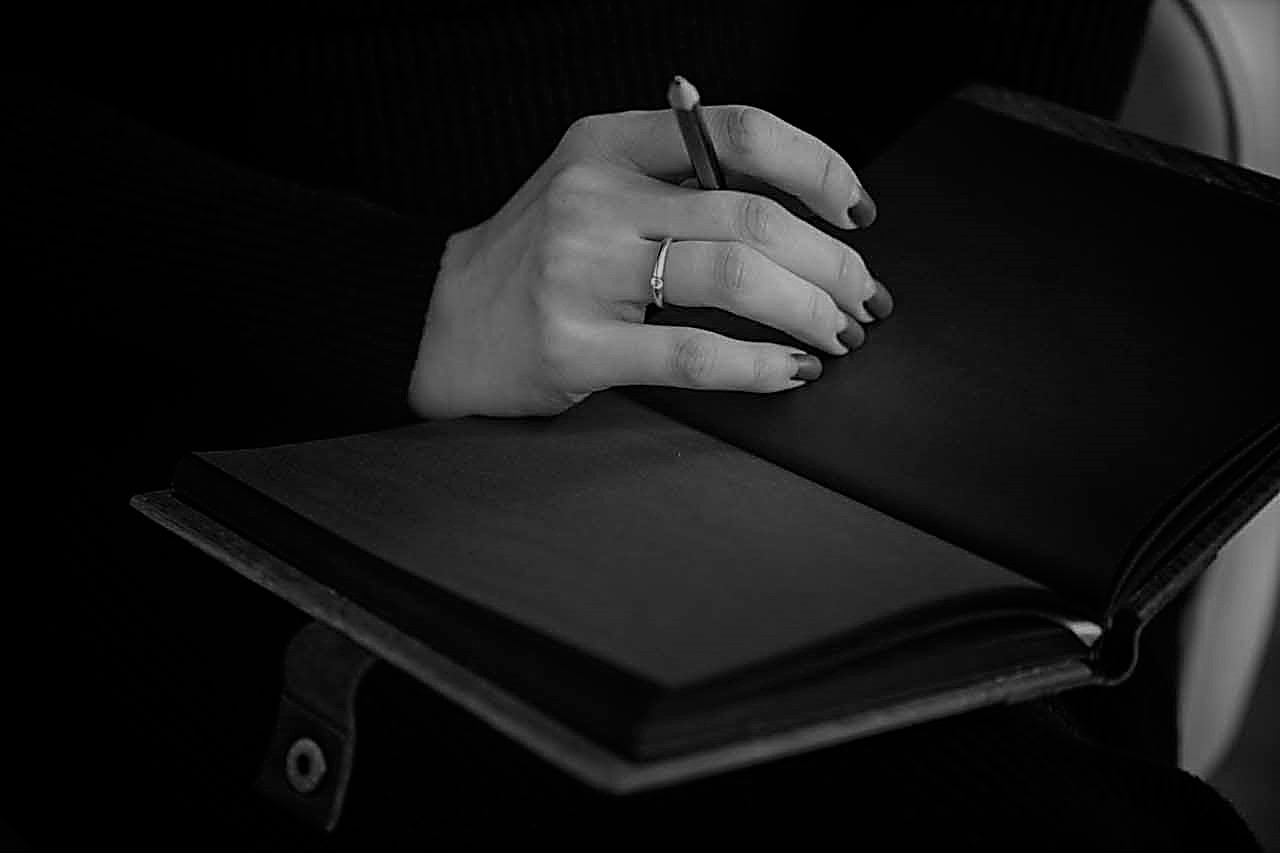 El cuaderno de las hojas en negro: Una señal de muerte y su contrario, lo hecho deshecho está.