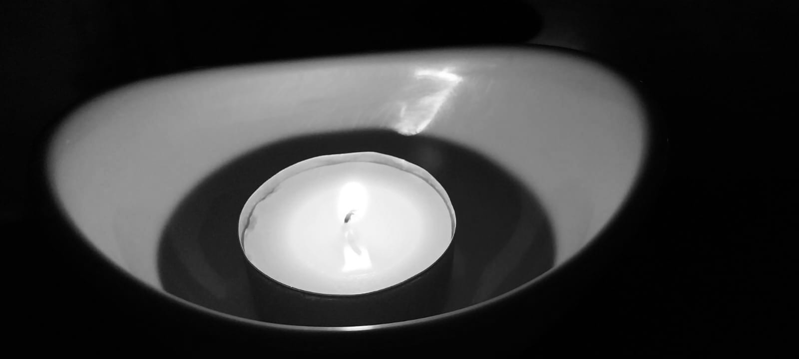 El arte de escuchar en silencio: En el mutismo se revelan las grandes verdades. El camino hacia uno mismo está plagado de impedimentos y lleno de presencia.